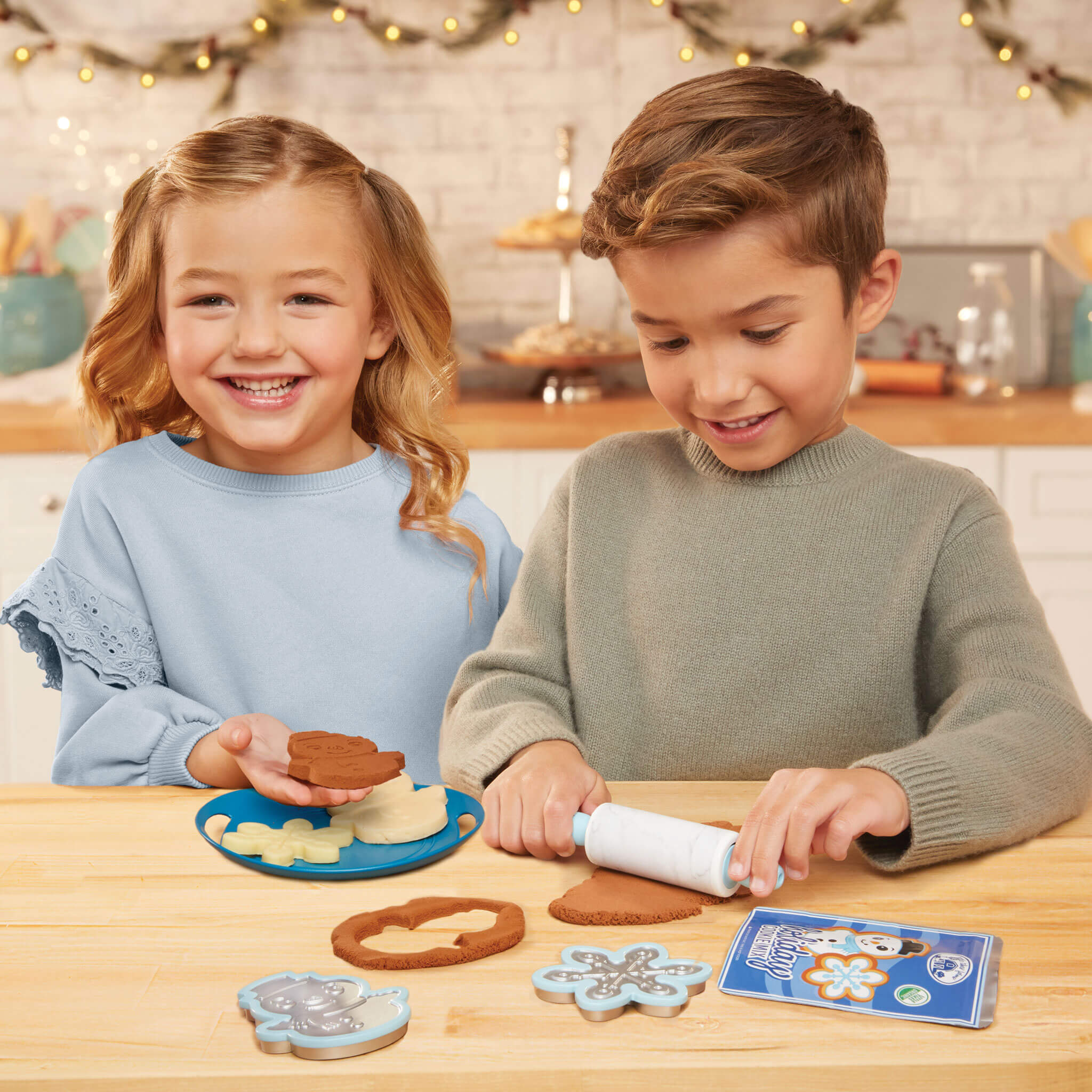 Little Tikes Creative Chefs Holiday Cookie Kit - Image 2